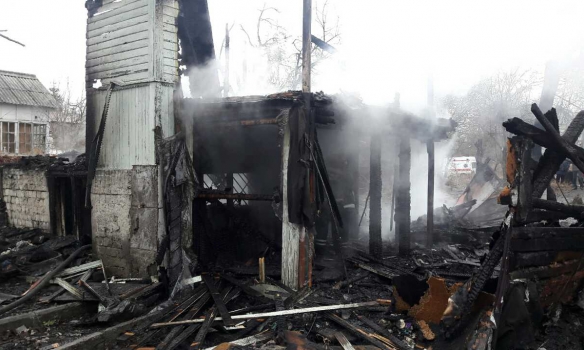 Трагедия. В Киев загорелся дом, в котором было 5 детей без взрослых. 4 погибли 1