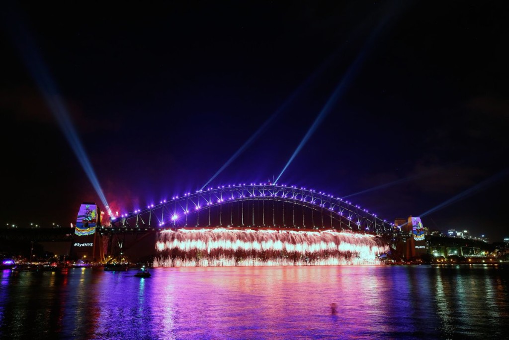 С Новым годом, Австралия! Миллионы людей в Сиднее собрались на праздник 1