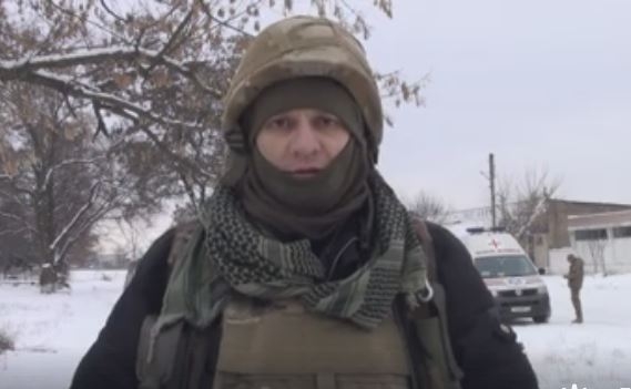 Вопрос к Порошенко и Полтораку из-под Дебальцево: Почему раненых вывозят на волонтерских машинах? Где “Кугуары”?