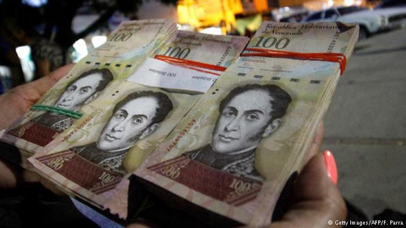 Правительство Венесуэлы решило вывести из обращения крупнейшую банкноту – в стране начались погромы 1