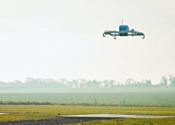 Посылку от Amazon впервые доставили беспилотником