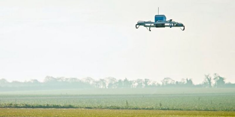 Посылку от Amazon впервые доставили беспилотником