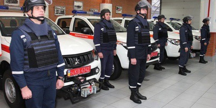 Японцы подарили украинским спасателям 12 пиротехнических машин