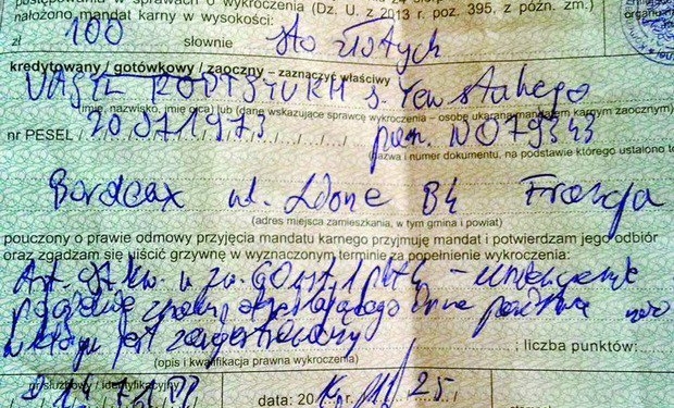 В Польше украинцев оштрафовали за трезубец на автомобиле