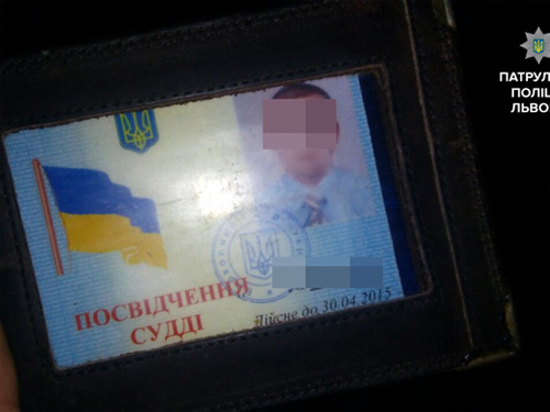 Во Львовской области пьяный судья уснул за рулем