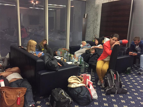 Новый год в аэропорту. Украинские туристы застряли в ОАЭ и третьи сутки не могут вылететь