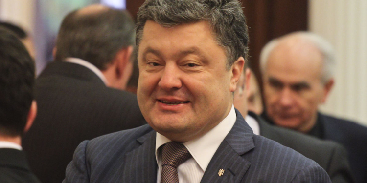 На корпоративе у Порошенко подрались народные депутаты. Уходили через черный вход