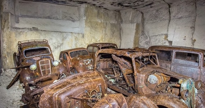 Кладбище раритетных авто нашли во Франции – их спрятали в шахте от нацистов