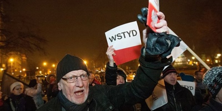 В Варшаве протестует оппозиция – в МИДе Польши расценили это как попытку захвата власти