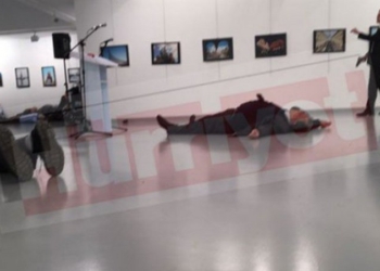В Анкаре на открытии фотовыставки неизвестный расстрелял посла РФ в Турции
