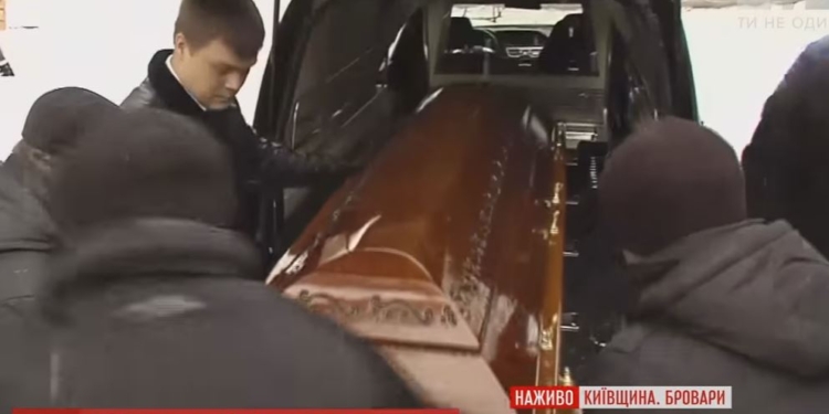 Как хоронили погибших в Княжичах полицейских. Их родственники рассказали жуткие вещи