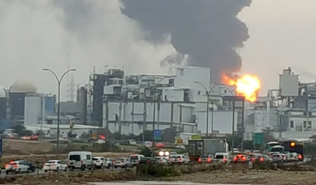 Большой пожар в Израиле. Горит нефтеочистительный завод