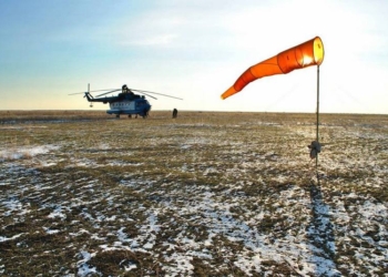 На Николаевщине морпехи-новички изучали парашюты – и на земле, и в воздухе