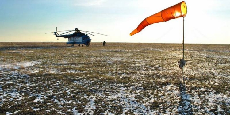 На Николаевщине морпехи-новички изучали парашюты – и на земле, и в воздухе