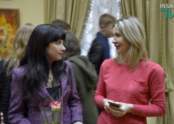 «Мальвы Николаевщины»: в краеведческом музее открылась выставка Елены Тригуб