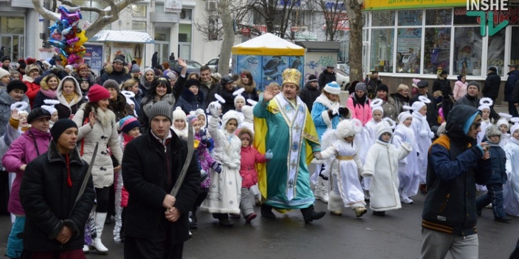 День Святого Николая в Николаеве: горожане прошли колонной к главной городской ёлке