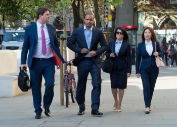 Знаменитый игрок в покер и мстительная китаянка научились обыгрывать казино, но суд заставил их вернуть $10 млн.