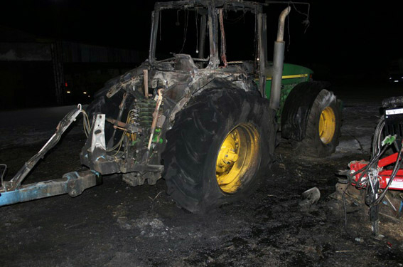 На Николаевщине неизвестные подожгли трактор “коктейлем Молотова”
