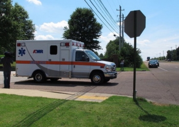 В США штанга упала на шею спортсмену, из-за чего тот погиб