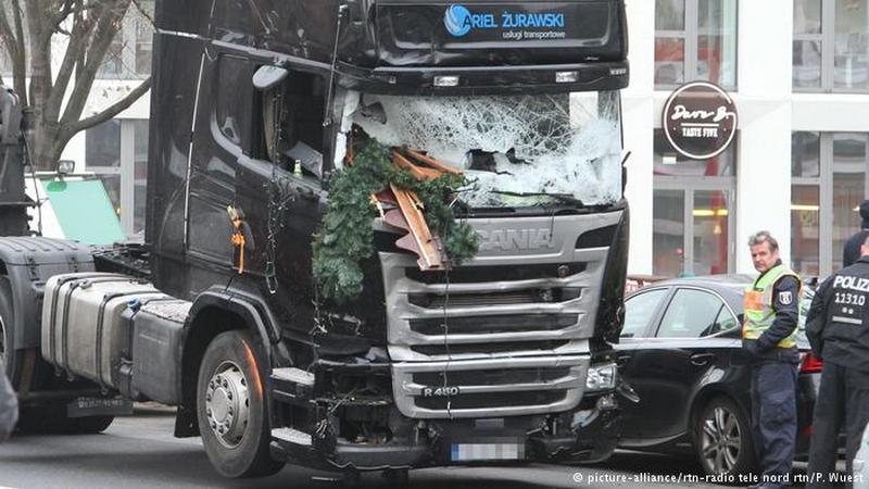 Теракт в Берлине: грузовик остановил бортовой компьютер 1