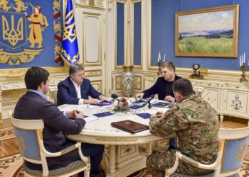 Порошенко провел совещание с силовиками и обратился к народу