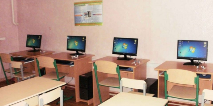 Школы Николаевской области получат 613 компьютеров от Китая