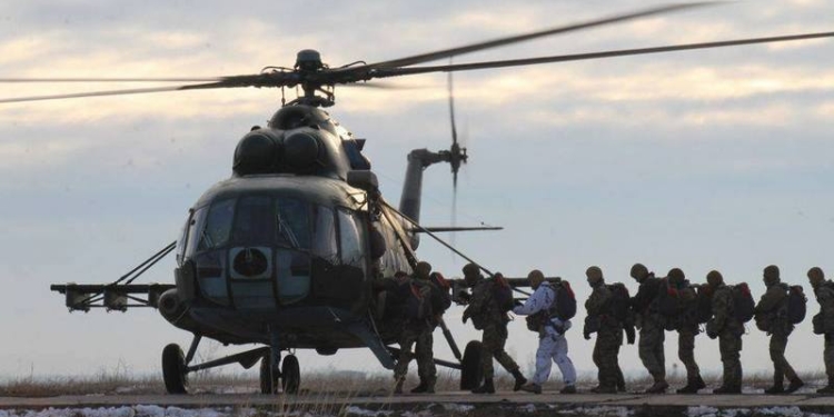 Николаевские десантники завершают программу парашютных прыжков