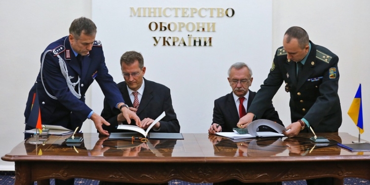 Германия отправит в Украину военных инструкторов