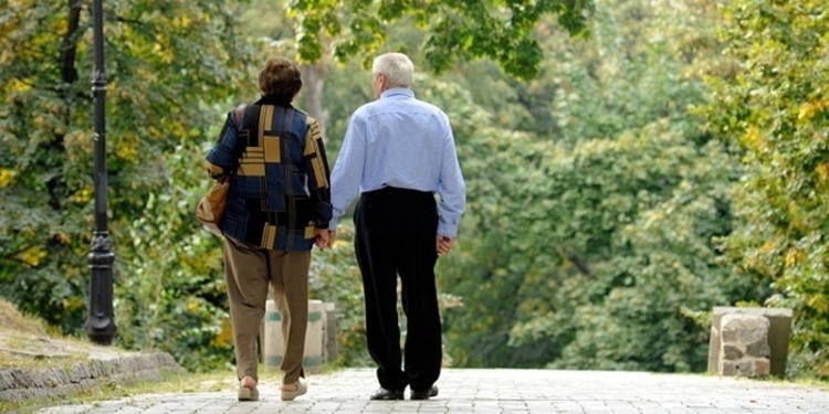 Американские учёные утверждают, что быстрая ходьба замедляет старение