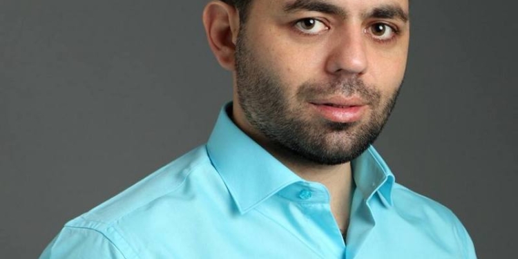 Неизвестные в масках ворвались в дом главы городской организации Социал-демократической партии Дениса Жело