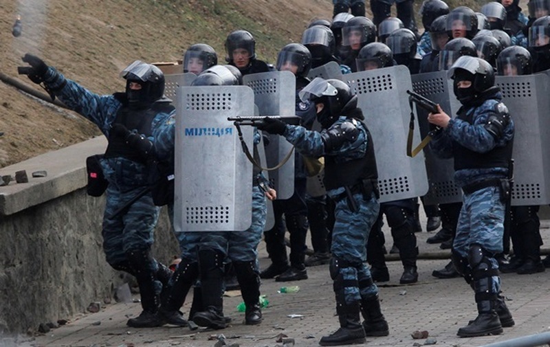 Двое бывших милиционеров ответят в суде за избиение студентов Евромайдана 1