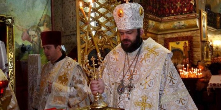 Архиепископа, который любил женщин и тусовки, уволили