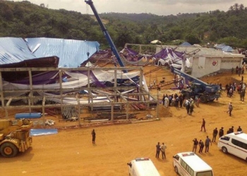 Молитва СНиПы не заменит: рухнувшая крыша церкви убила 60 человек