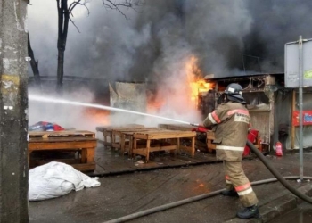 На месте пожара у м.Лесная в Киеве нашли тело погибшего человека