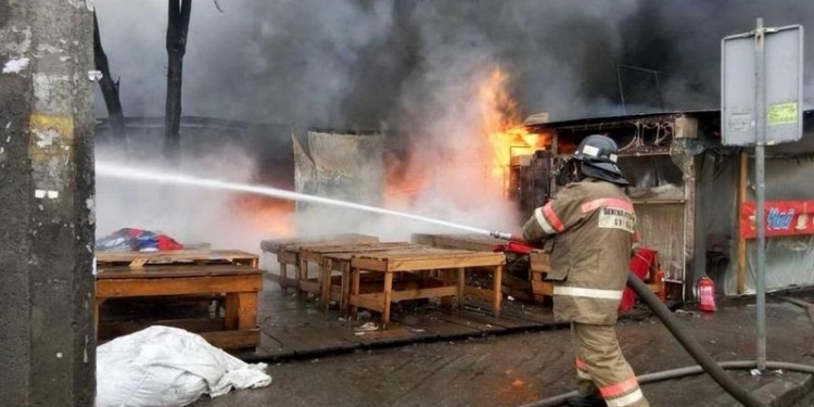 На месте пожара у м.Лесная в Киеве нашли тело погибшего человека