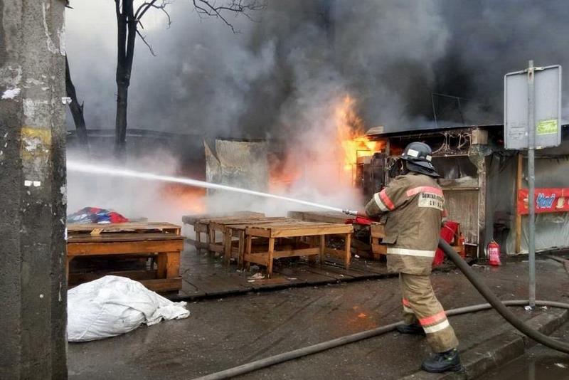 В Николаеве из-за короткого замыкания выгорела квартира в жилом доме 5