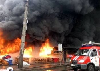На месте пожара у м.Лесная в Киеве нашли тело погибшего человека