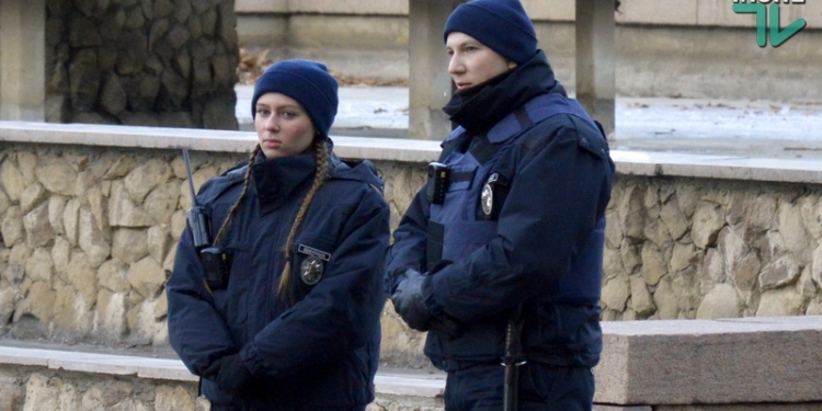 «Мальвы Николаевщины»: в краеведческом музее открылась выставка Елены Тригуб