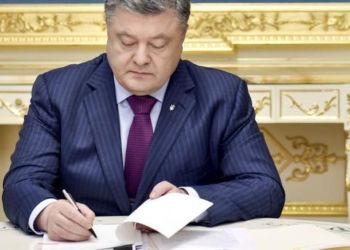 Президент подписал закон о повышении акцизов на табак и алкоголь