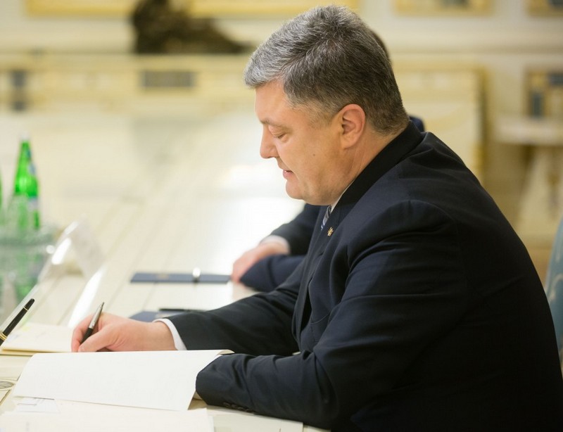 Президент Петр Порошенко внесет в Верховную Раду два законопроекта о Донбассе 1