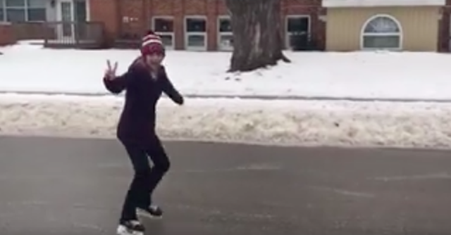 В Канаде прошел ледяной дождь, дороги превратились в лед, и канадцы…встали на коньки