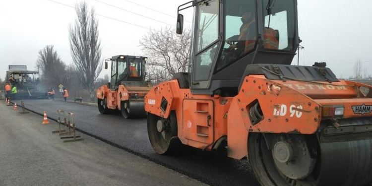 Завершении ремонт на николаевском участке трассе Н-11 Днепр-Николаев.  Служба автодорог Николаевской области уверена, что “проезд станет комфортным”