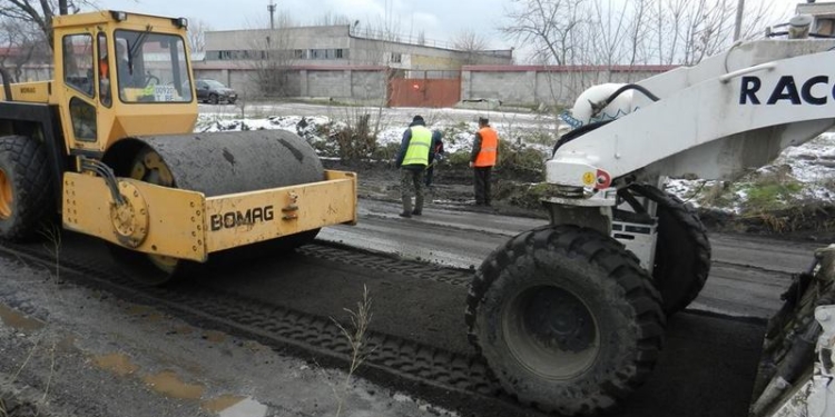 В Николаеве спешно ремонтируют дороги по увтержденному маршруту для грузовиков