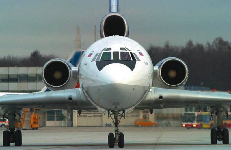 В Запорожье самолет въехал в незастывший бетон. Пассажиров в Киев повезут по земле 1