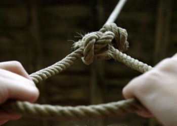 В Николаеве патрульные не дали мужчине повеситься на Ингульском мосту