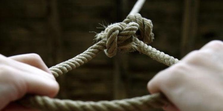 В Николаеве патрульные не дали мужчине повеситься на Ингульском мосту