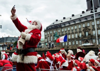 Дирижера оркестра в Риме лишили работы за рассказ детям, что Санта-Клауса не существует