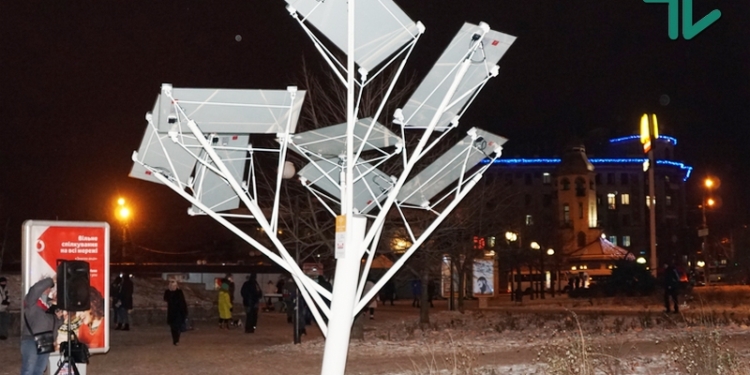 Николаев стал вторым городом Украины, в котором начало работать “солнечное дерево”