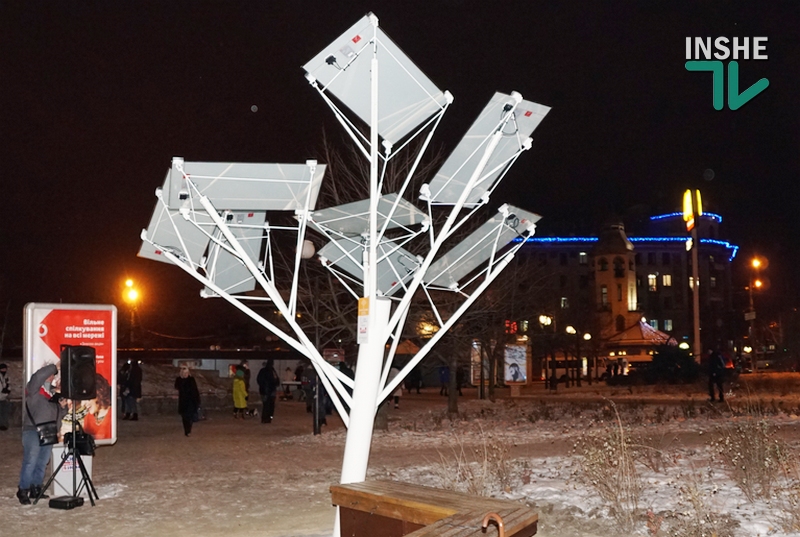 Николаев стал вторым городом Украины, в котором начало работать "солнечное дерево" 6