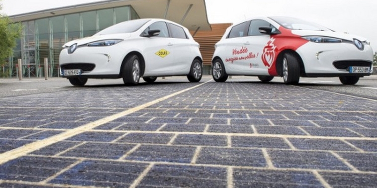 Дорогу во Франции вымостили солнечными панелями